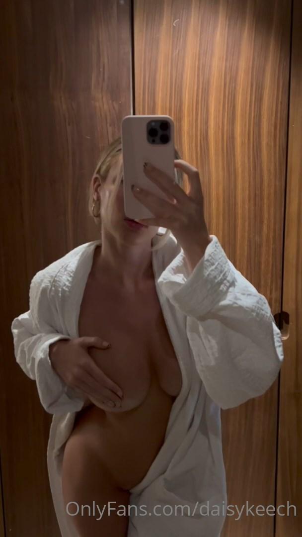 Daisy Keech Bath Robe Tease Onlyfans Video Leaked