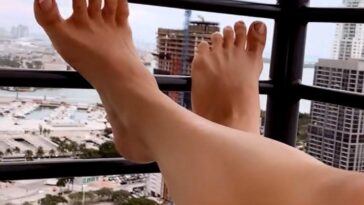 Amanda Cerny Sexy Outdoor Feet OnlyFans Video Leaked