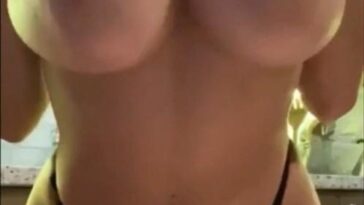 Mati Marroni Nude Kitchen Pussy Slip Onlyfans Video Leaked